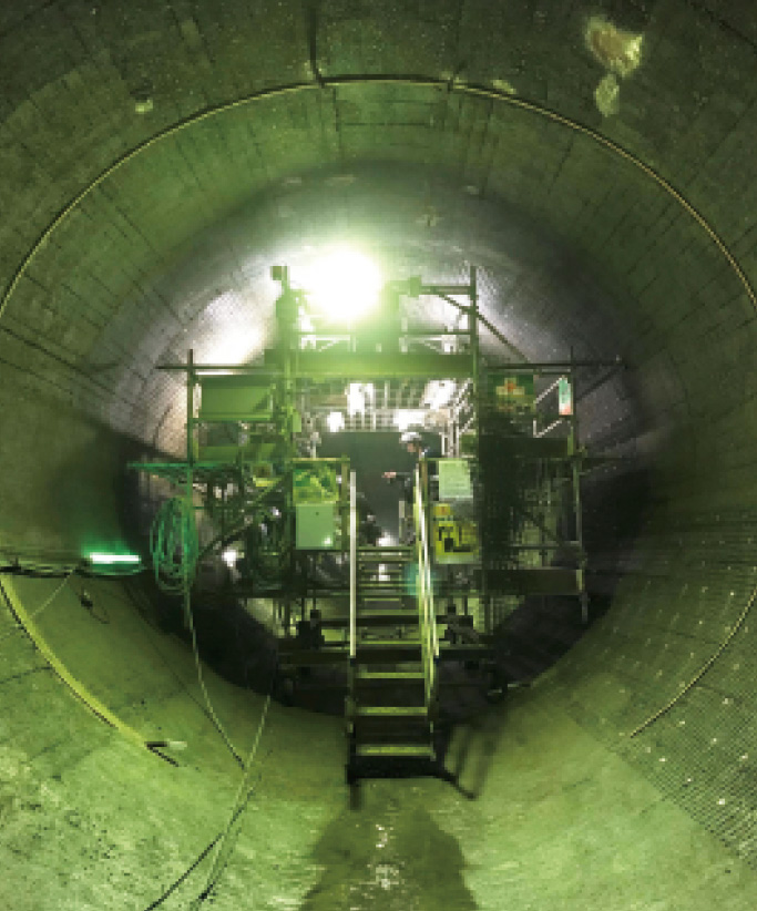 水路トンネル・開水路 補修補強用サーブ15D施工02